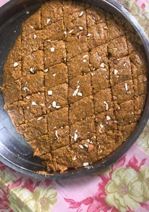 મોહનથાળ(Mohanthal Recipe in Gujarati) રેસીપી મુખ્ય ફોટો