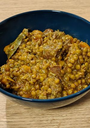 Una foto de Lentejas estofadas con ternera y verduras en olla rápida