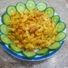 A picture of Chicken tikka macroni.