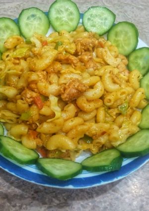 A picture of Chicken tikka macroni.