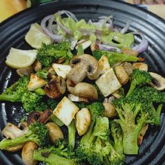 Mushroom broccoli salad A picture of Mushroom broccoli salad.