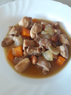 Una foto de Pollo con almendras