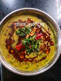 लहसुन तड़के वाली पालक तुअर दाल (Lahsun tadke wali palak tuar dal recipe in hindi) रेसिपी मुख्य फोटो