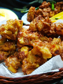 A picture of Raw mango, onion bhaji.