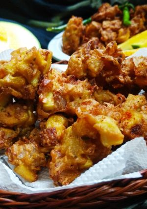 A picture of Raw mango, onion bhaji.