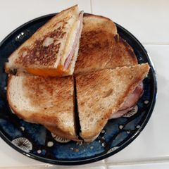 A picture of Grilled cheese and ham.