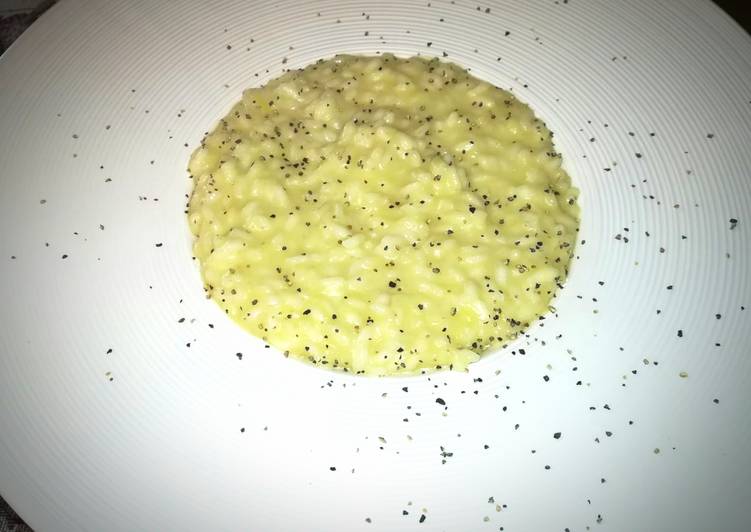 Risotto alla crema di porro, formaggio di montagna e pepe