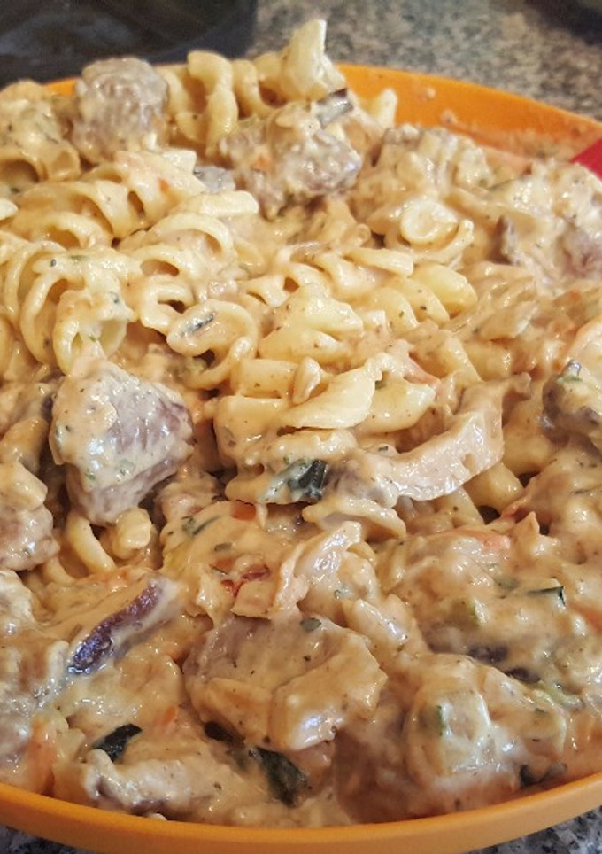 A picture of Beef Stroganoff.