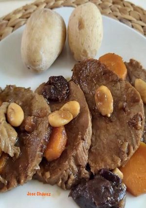 Foto principal de Filo de ternera con setas, almendras y ciruelas pasas