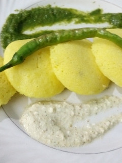 हल्दी की इडली (Haldi ki idli recipe in Hindi) रेसिपी मुख्य फोटो
