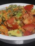 Ensalada de uvas, aguacate y tomate