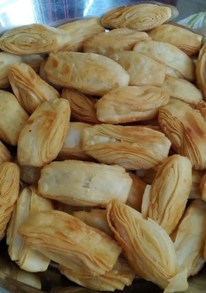 खाजा (Khaja recipe in hindi) रेसिपी मुख्य फोटो