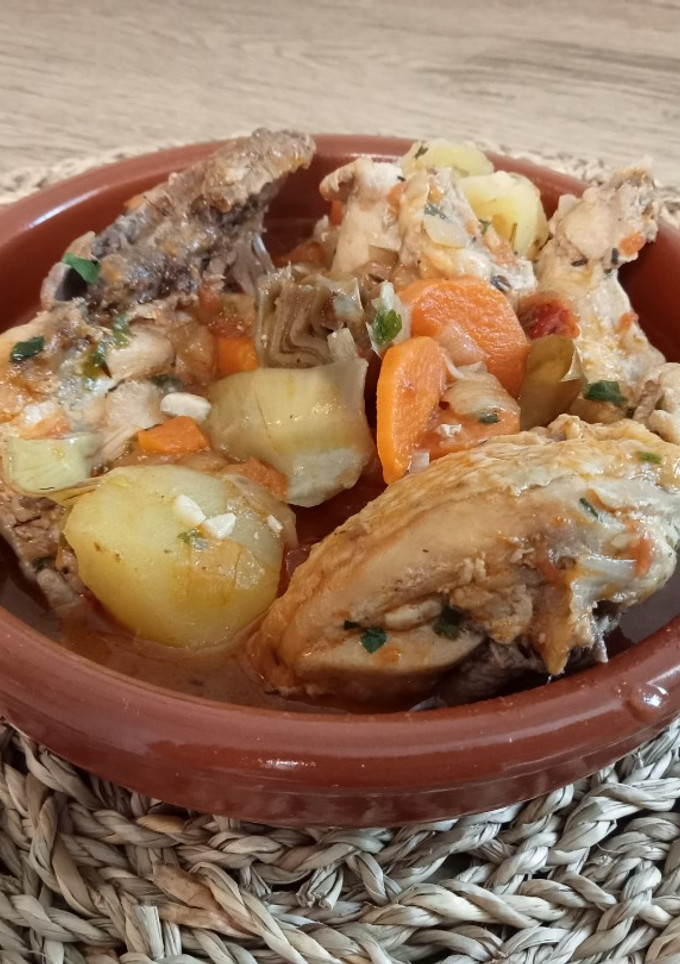Una foto de Guiso de pollo con alcachofas