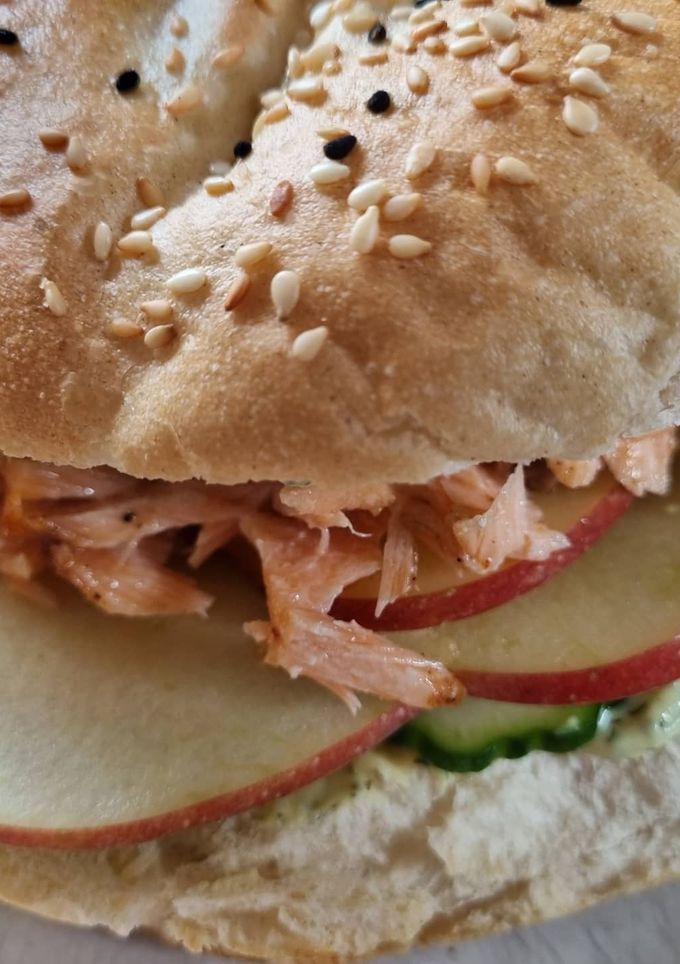 Pulled Lachs Burger mit Honig-Senf Creme Rezepthauptbild