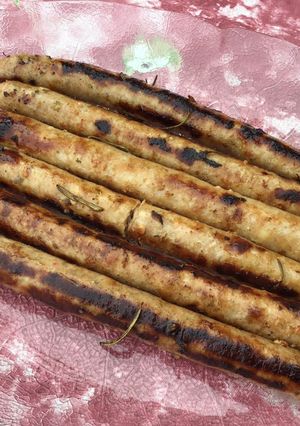 Une photo de Maxi chipolatas marinées grillées ail et romarin