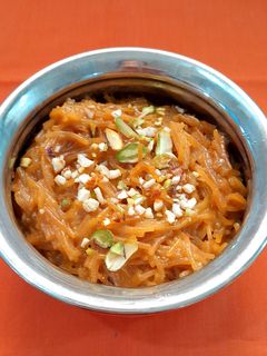 મીઠી સેવ (Mithi Sev Recipe In Gujarati) રેસીપી મુખ્ય ફોટો