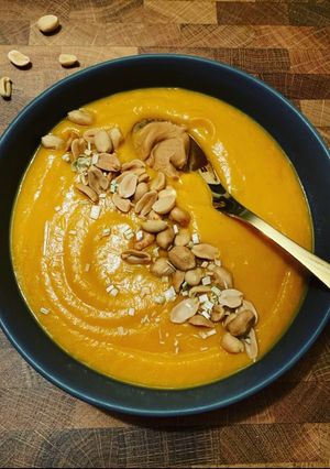 Une photo de ☆Velouté de Patate Douce, Cacahuètes et Citronnelle☆