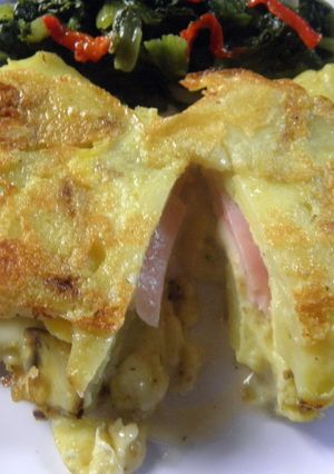 Una foto de Omelette de papa, jamón y queso
