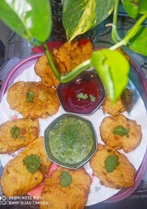 लेफ्ट ओवर चावल के पकौड़े (leftover chawal ke pakode recipe in Hindi) रेसिपी मुख्य फोटो