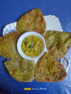 কড়াইশুঁটির ত্রিকোন কচুরি (karaishutir kachori recipe in Bengali) রেসিপির প্রধান ছবি