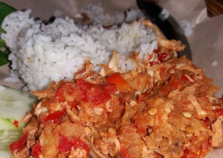 Bagaimana Menyiapkan Ayam Geprek Pedes Nampol, Enak Banget