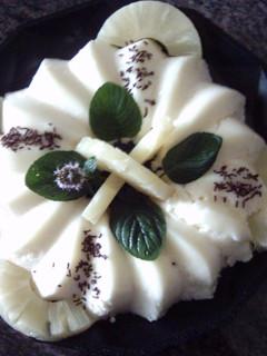 Una foto de Gelatina de piña y menta