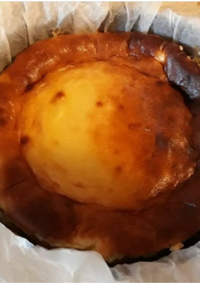 Una foto de Tarta de queso estilo la Viña