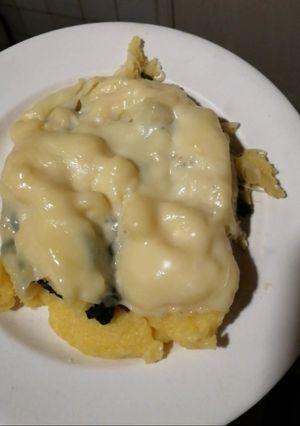 Una foto de Polenta Rellena de espinaca