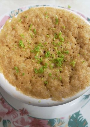 Una foto de Mug cake de limón