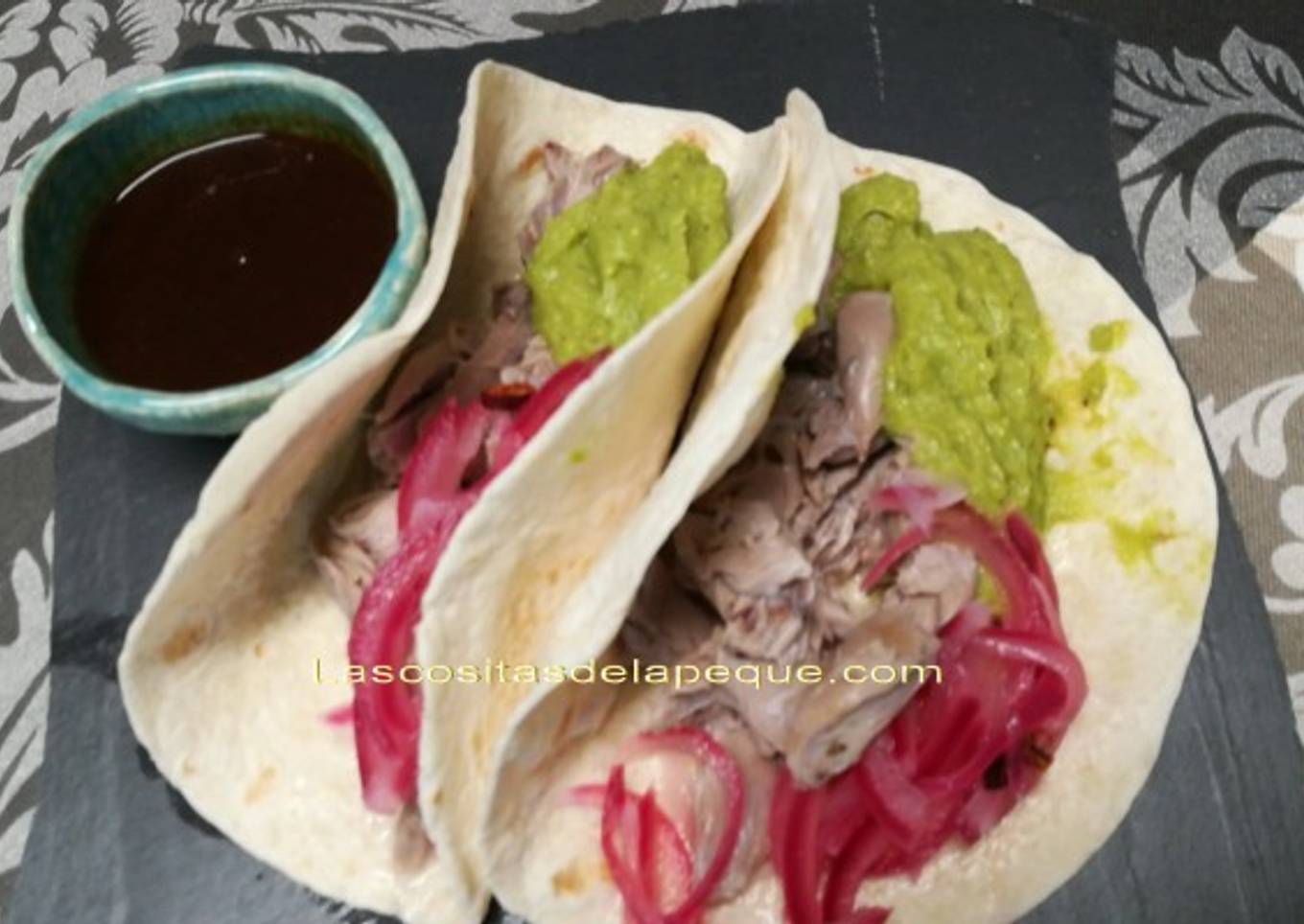 Tacos de cordero con guacamole y cebolla encurtida inspirada en la chef cristina martinez