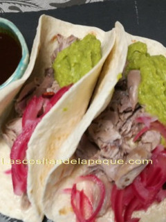 Foto principal de Tacos de cordero con guacamole y cebolla encurtida inspirada en la chef cristina martinez