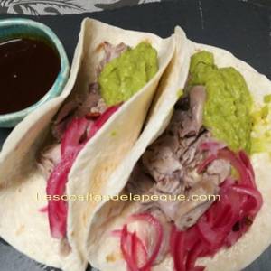 Tacos de cordero con guacamole y cebolla encurtida inspirada en la chef cristina martinez