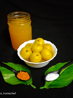 આથેલા આમળા (Turmeric Marinated Gooseberries Recipe In Gujarati) રેસીપી મુખ્ય ફોટો