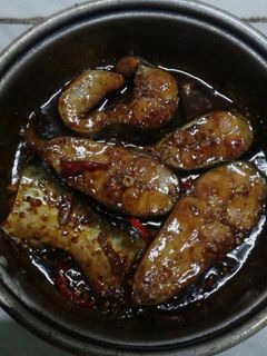 Hình của món Cá Ba Sa Kho Nghệ.