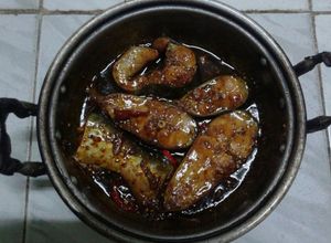 Hình của món Cá Ba Sa Kho Nghệ.