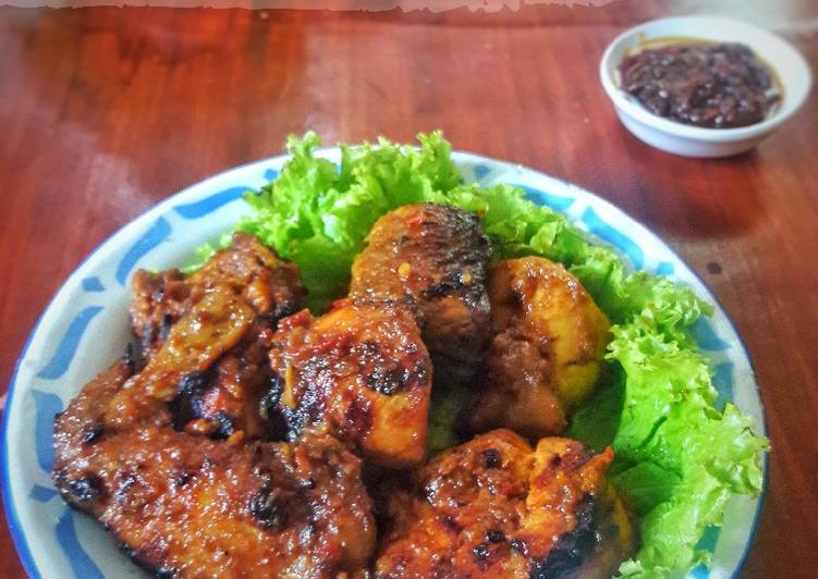 Cara Gampang mengolah Ayam Bakar Bumbu Rujak, Enak