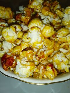 صورة لوصفة بوب كورن 🌽🍿بذوق الكرامال