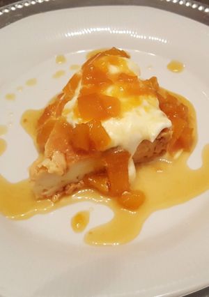 Una foto de Leche asada con crema y mango