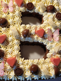 Una foto de Letter cake, torta letra "Brownie" sin gluten