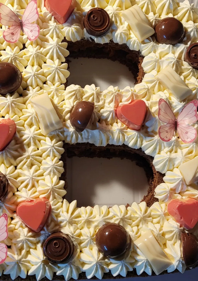 Una foto de Letter cake, torta letra "Brownie" sin gluten