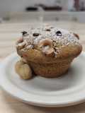 Muffin al caffè con nocciole e gocce di cioccolato