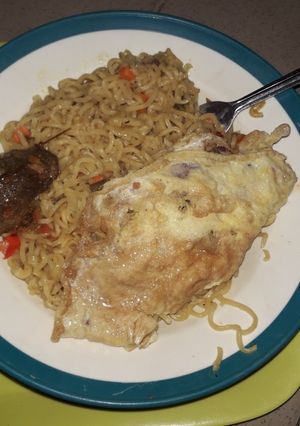 A picture of Noodles and egg.
