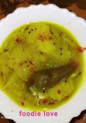A picture of Potato bengal gram curry.