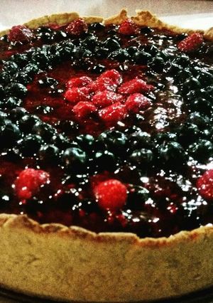 Una foto de Chessecake arándano-frambuesa estilo arcoiris