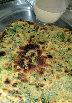 बथुआ पराठा(bathua paratha recipe in hindi) रेसिपी मुख्य फोटो
