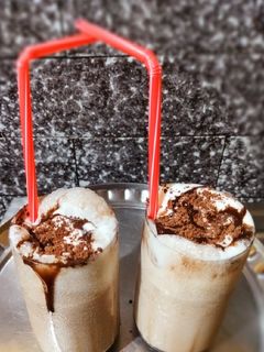 কোল্ড কফি উইথ ভ্যানিলা আইস-ক্রিম (cold coffee with vanilla ice cream recipe in Bengali) রেসিপির প্রধান ছবি