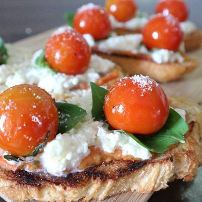 Bruschetta Italiana Receta de RecetasPorUnTubo- Cookpad