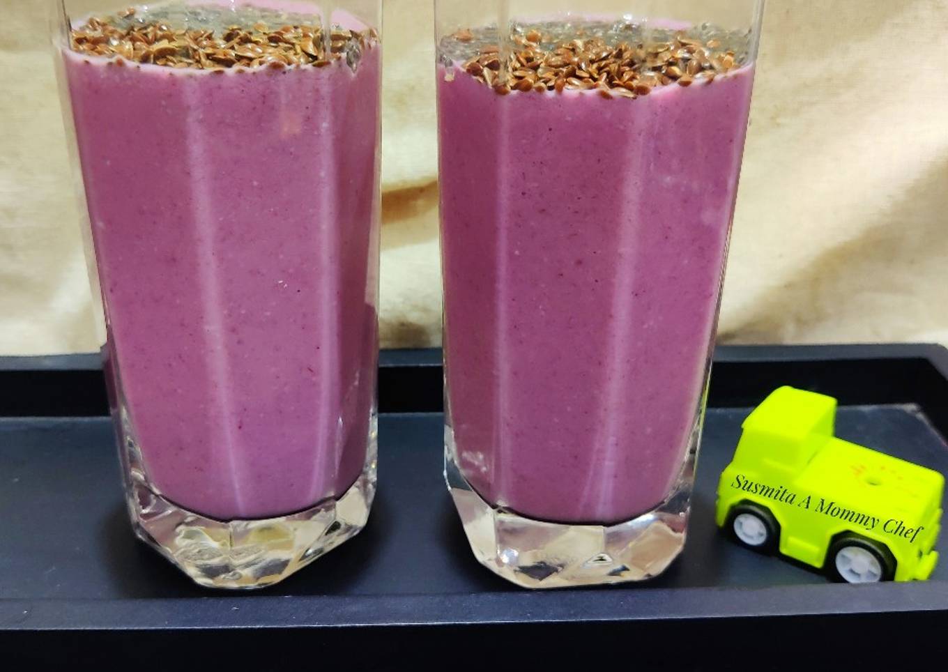 Jamun-mango-oats smoothie with chia and flaxseeds