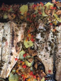 Una foto de Lubina al horno con champiñones 🍄