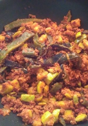 Una foto de Calabacitas con chile poblano y chorizo